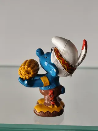 Pitufo con mazorca de maíz