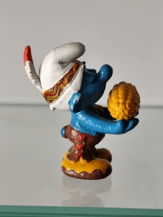 Pitufo con mazorca de maíz