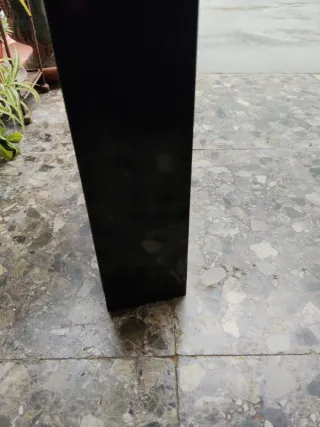 Buzón negro con cerradura, le falta la llave