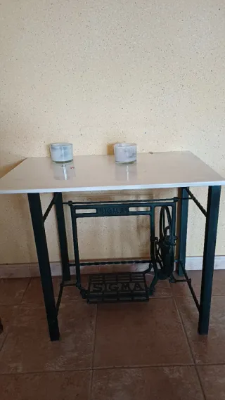 Mesa antigua máquina de coser
