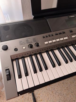 Yamaha PSR E443 Teclado Portátil