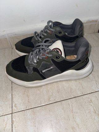Zapatillas Norway Negras y Verde Oliva