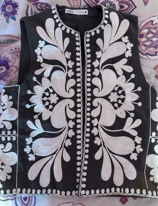 Chaleco Zara Bordado