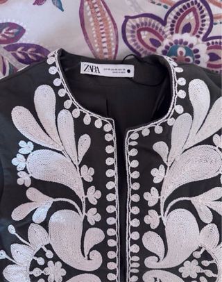 Chaleco Zara Bordado