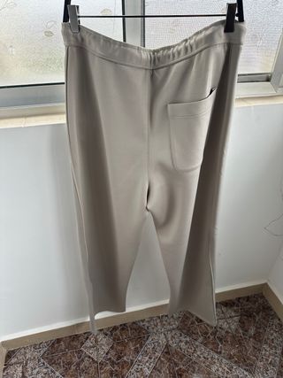 Pantalón chandal Bershka baggy beige Talla L
