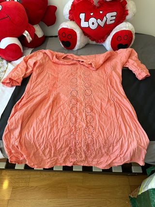 Camisa a cuadros naranja y morada