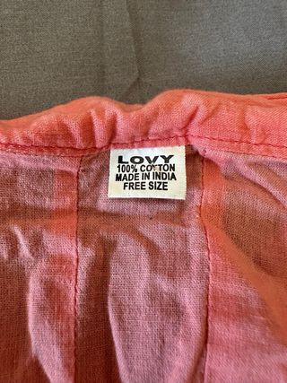 Camisa a cuadros naranja y morada