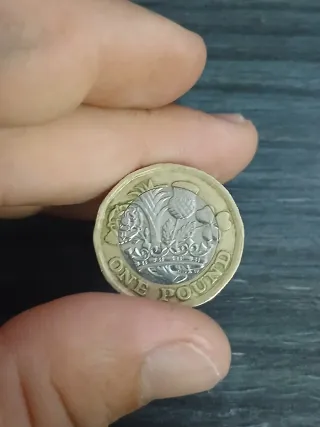 Moneda One Pound