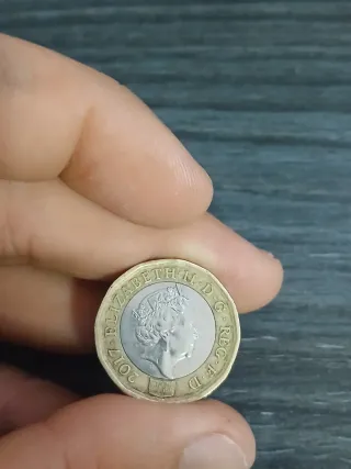 Moneda One Pound