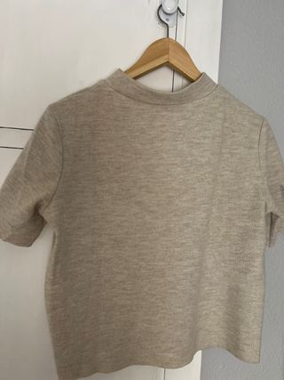 Camiseta Zara punto cuello alto manga corta