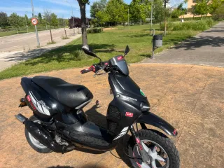 Aprilia Rally 50 Scooter Negra