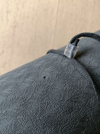 Esterilla de yoga negra con correa