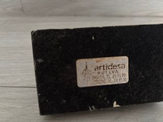 Figura bronce barco peana mármol