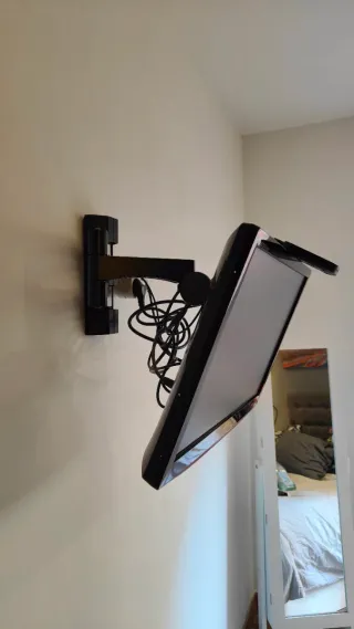 Se vende TV LG con soporte pared y Xiaomi TV Box