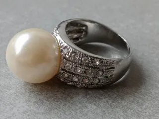 Anillo de alta bisutería perla- pequeños brillante