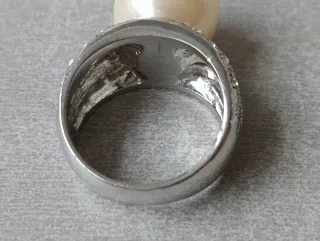 Anillo de alta bisutería perla- pequeños brillante