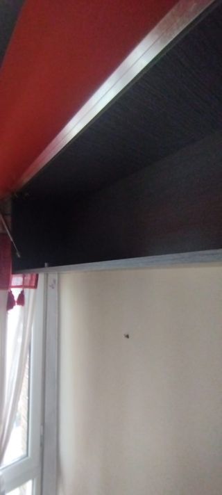 Módulos pared rojos y madera 200 cm