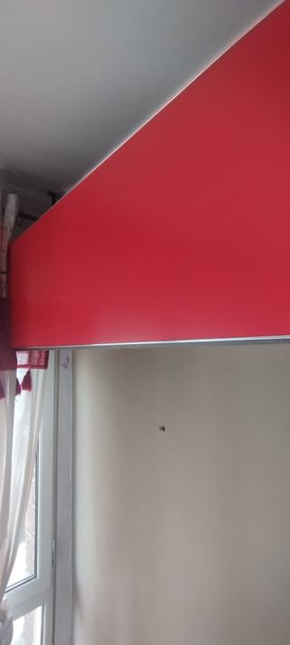 Módulos pared rojos y madera 200 cm