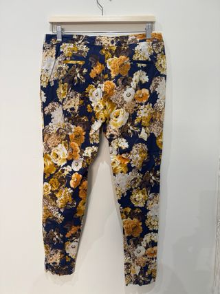 Pantalón pitillo estampado floral talla 38