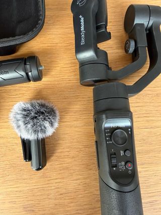 Gimbal Estabilizador HOHEM con Micrófonos