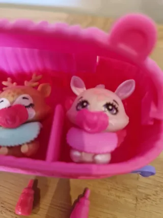 Bebés Enchantimals Trillizos y cuna balancín