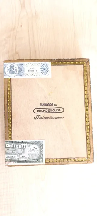 Scatola di sigari Montecristo con igrometro