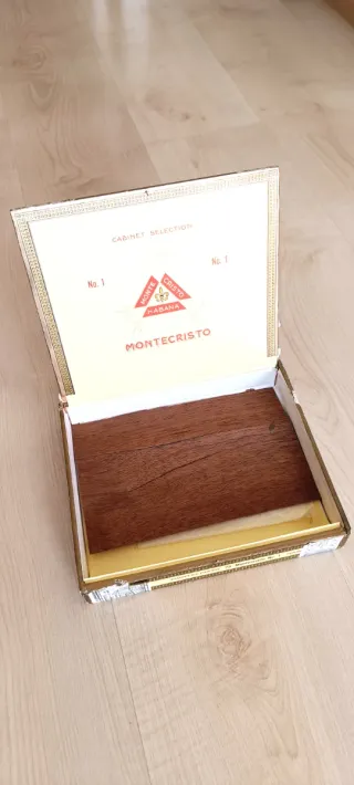Scatola di sigari Montecristo con igrometro