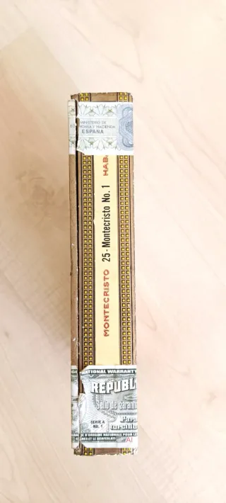 Scatola di sigari Montecristo con igrometro