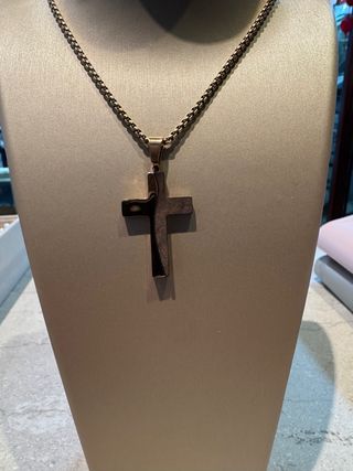 Collana con croce in acciaio e legno