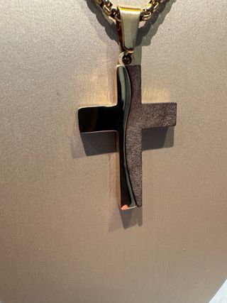 Collana con croce in acciaio e legno