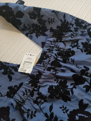 Pantalón recto Zara estampado flores