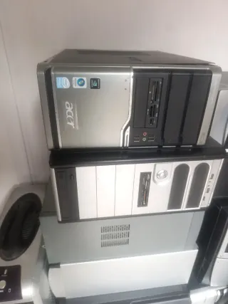 10 Torres de Ordenador y 2 pantallas