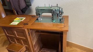 Máquina de coser Refrey