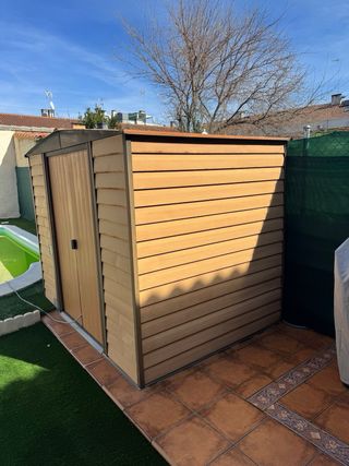 Caseta de jardín metálica