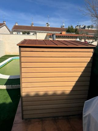 Caseta de jardín metálica