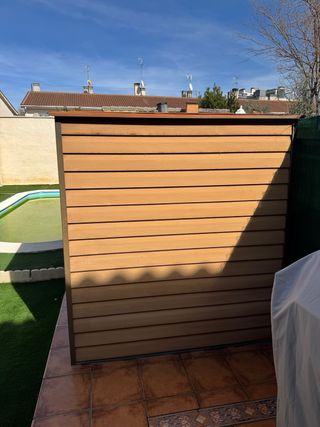 Caseta de jardín metálica