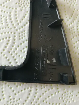 Marco embellecedor pantalla Seat