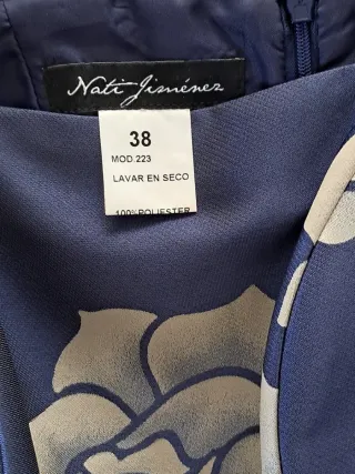 Vestido de fiesta azul con flores