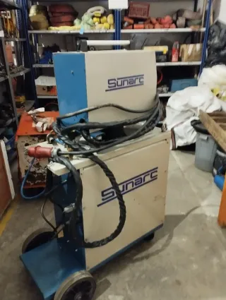 Extractor de aire industrial amarillo .compres