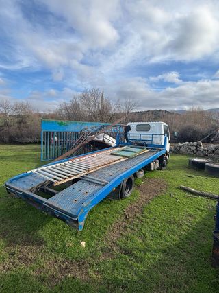 Nissan Cabstar grua coches