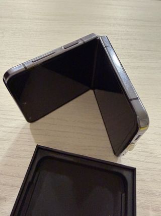 Samsung Galaxy Z Flip5 256GB + regalo fundas