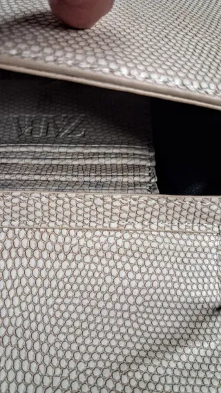 Bolso de mano y hombro beige