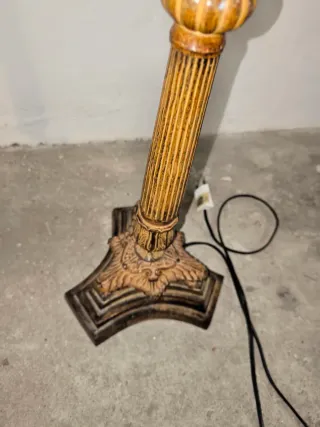 Lámpara de pie de bronce