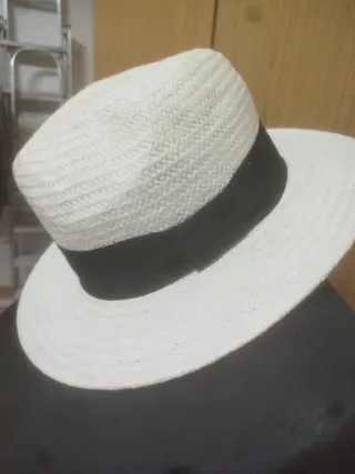 Sombrero blanco de paja