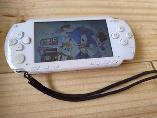 PSP 1004 SONY Blanca + Juegos y Accesorios