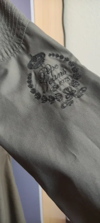 Abrigo Pepe Jeans gris. Mujer/niña.