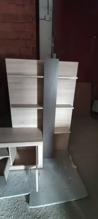 Mueble de salón y mesa.