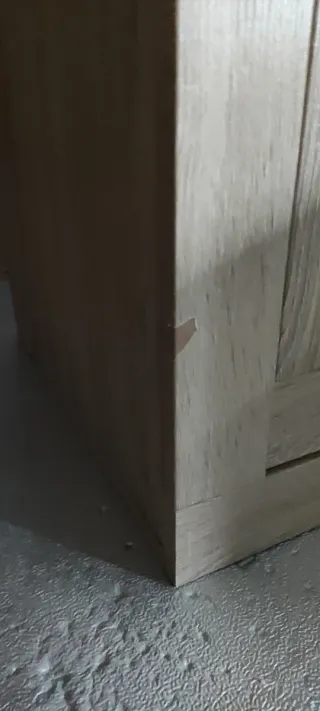 Mueble de salón y mesa.