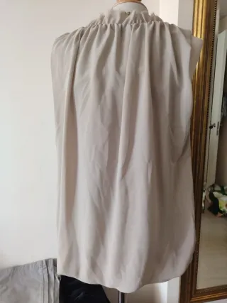 Blusa beige sin mangas