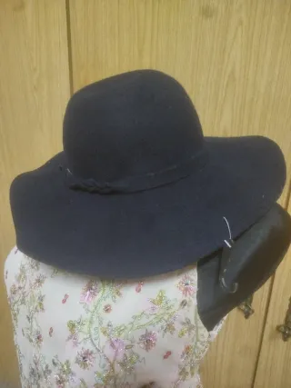 Sombrero negro sin estrenar